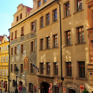 Thunovska Lägenhet